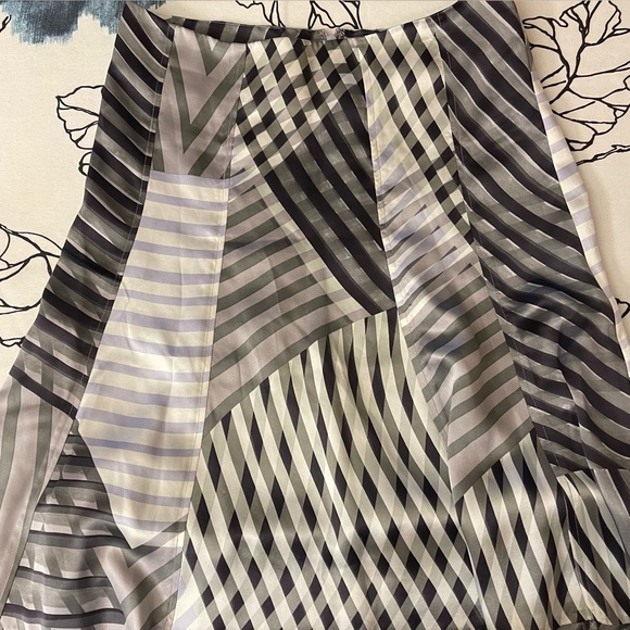 Kenneth Cole Dresses & Skirts - Kenneth Cole Y2K vintage silk skirt. Size 0 measurements in pics.